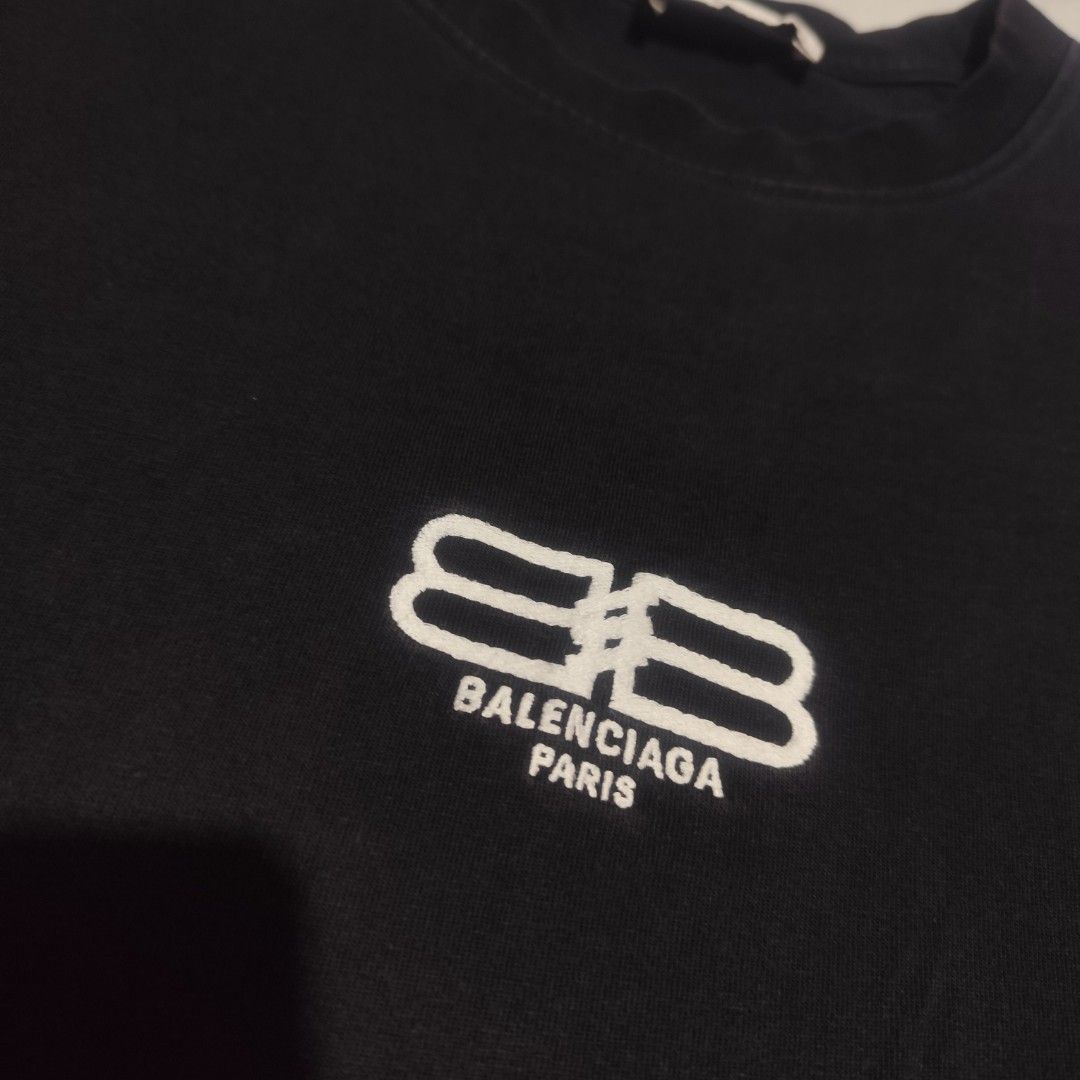Balenciaga BB Paris Icon (Category: Tshirts & Polo Shirts ) located in Manila. Submitted by buyybustt (Listing ID 1468632111, Image 2). Description: 28x20 Color Rate 9.5/10 Have Some Faded Parts Dm.