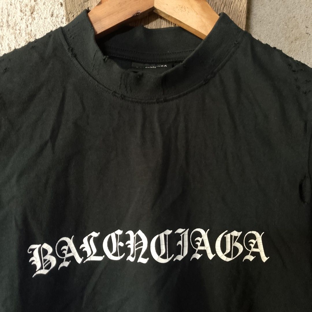 Balenciaga distressed tee small (Category: Shirts) located in Antipolo. Submitted by _justdropby.ph (Listing ID 1468633160, Image 2). Description: excellent condition small size distressed style.