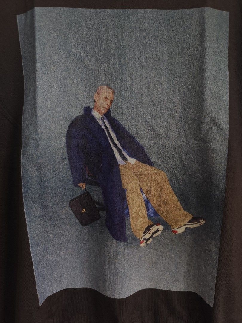 Balenciaga graphic tee (Category: Tshirts & Polo Shirts ) located in Kabacan. Submitted by thriftpingts (Listing ID 1468513134, Image 3). Description: Balenciaga graphic tee (M on tag) Condition: 9.8/10 Color rate : 9.8/10 W: 23 L: 31 Washtags: ✅ Issue: missing neck tag.