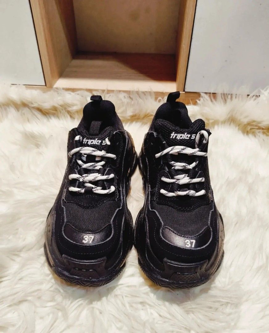 Balenciaga Triple S (Category: Shoulder Bags) located in Cabuyao City. Submitted by secondhand.shop.ph (Listing ID 1468547022, Image 1). Description: SALE‼️DIRECT MESSAGE ME‼️FIRST TO PAY Almost new BALENCIAGA TRIPLE S Size 37 Genuine leather trim.