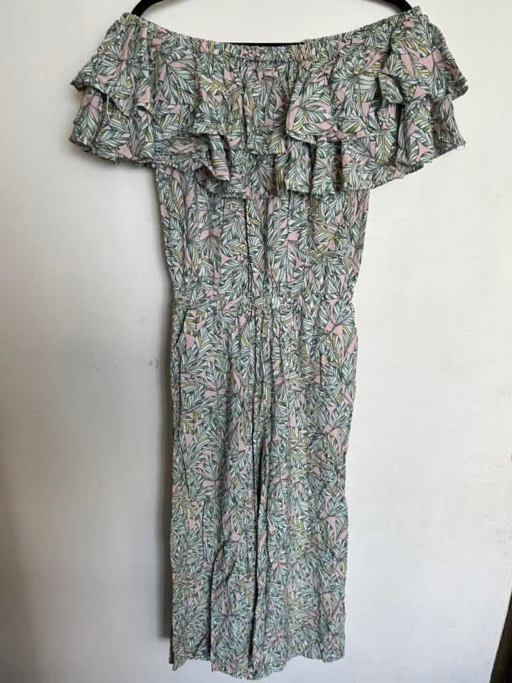 Bangkok Jumpsuit Large (Category: Jumpsuits) located in Manila. Submitted by shaun_diaz (Listing ID 1468601494, Image 2). Description: .