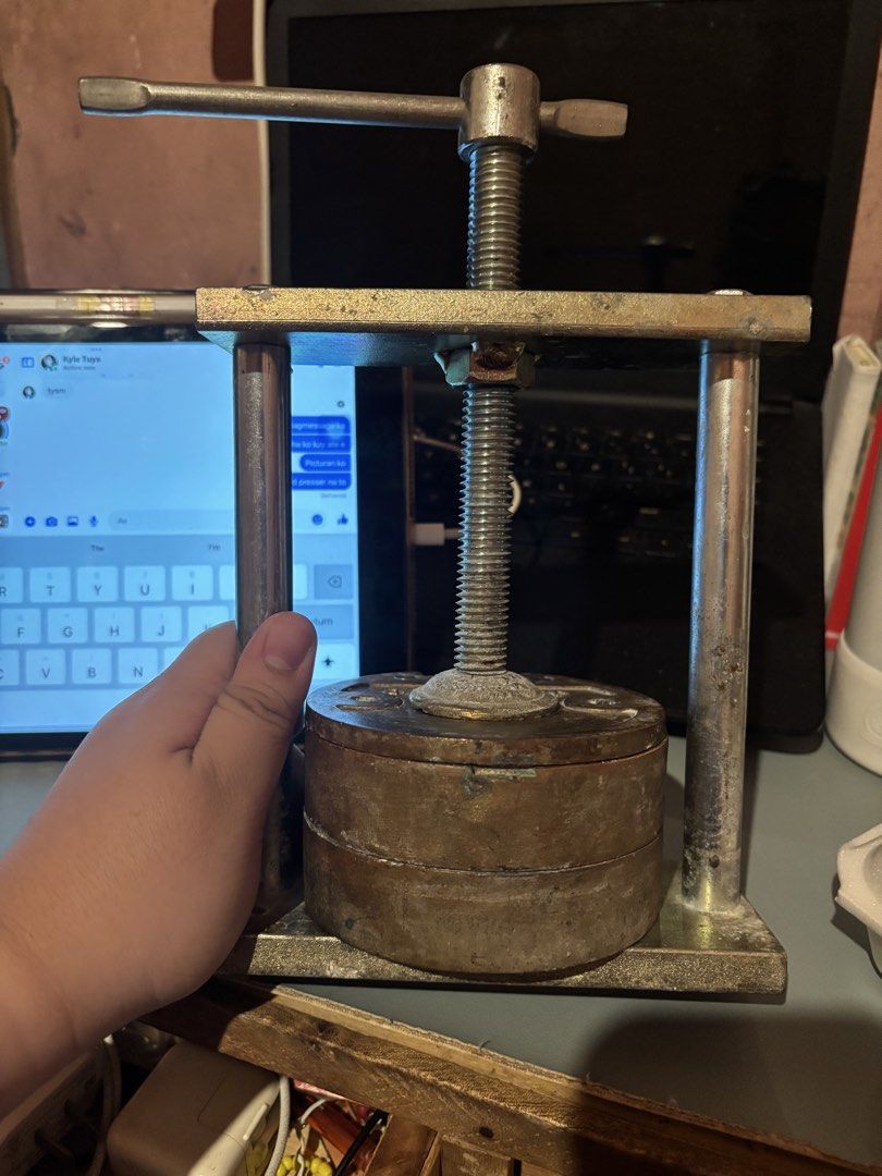 Bantam Flask and Presser for SALE! (Category: Medical Supplies & Tools) located in Calamba. Submitted by hmgggg (Listing ID 1468645575, Image 2). Description: Well used, pm for more pics Used it for CD and not using anymore Jin Tai R&D brand .