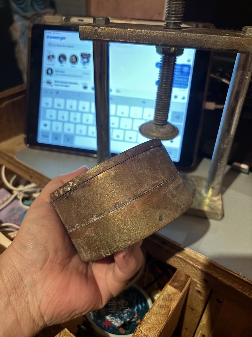 Bantam Flask and Presser for SALE! (Category: Medical Supplies & Tools) located in Calamba. Submitted by hmgggg (Listing ID 1468645575, Image 3). Description: Well used, pm for more pics Used it for CD and not using anymore Jin Tai R&D brand .