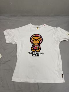 BAPE x Hello Kitty Baby Milo 純棉T恤, 男裝, 上身及套裝, T-shirt、恤衫、有領衫 - Carousell