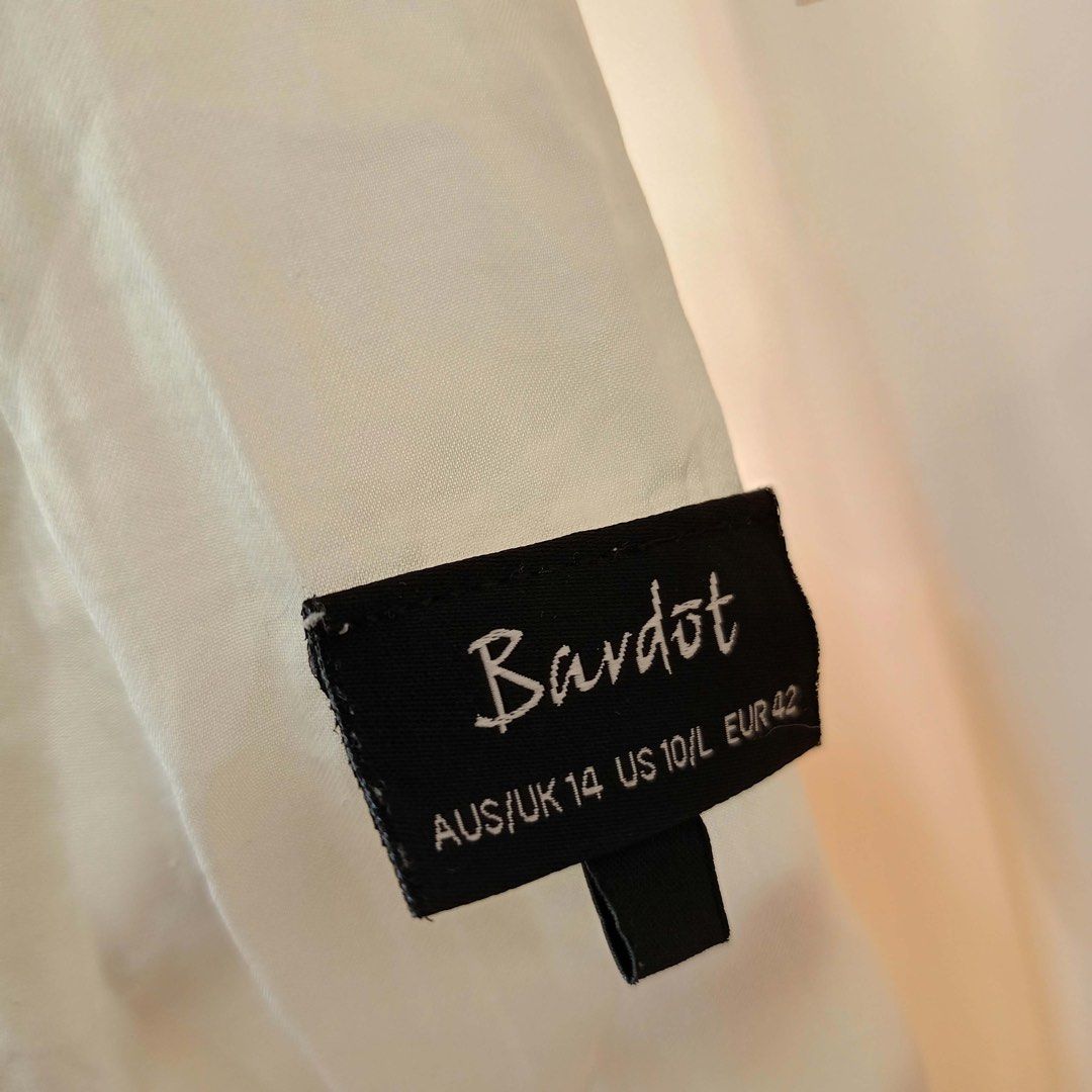 Bardot silk top (Category: Others Tops) located in Barugo. Submitted by green.trendsetter (Listing ID 1468608748, Image 3). Description: AUSSIE PRELOVED FINDS Australian brand tops. Shop your next wardrobe favourite at a preloved price! 📌 SHOP REMINDERS — PLEASE READ BEFORE CLAIMING ❌ NO CANCELLATION once your order is confirmed. ❌ NO FUSSY BUYERS — please read the details and check all photos before claiming. ❌ NO RETURN / NO EXCHANGE. ❌ NO RUS