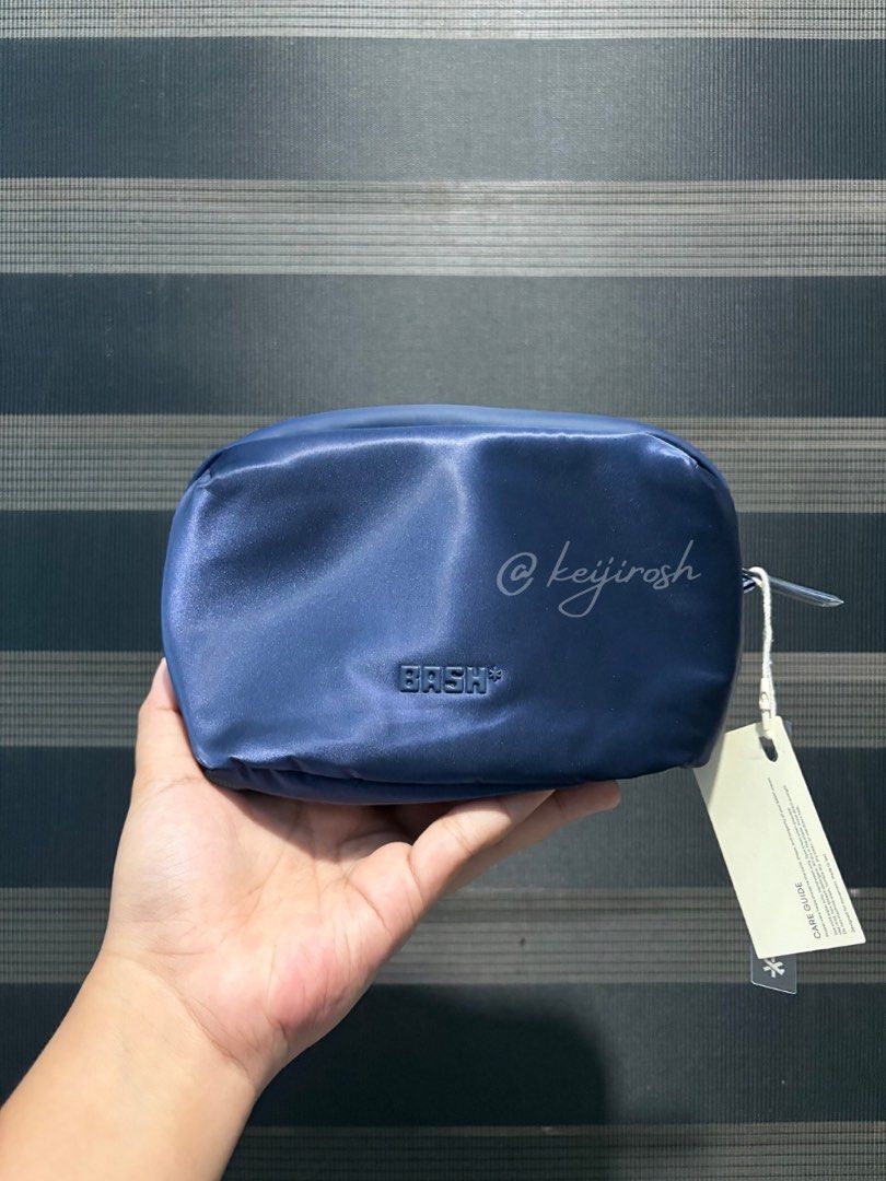 BASH Alps Collection Arc Waistpack Bag (Category: Purses & Pouches) located in Meycauayan. Submitted by keijiroshie (Listing ID 1468519656, Image 1). Description: [ wts lfb ph ! ◜◡◝ 💬 ] — discounted bash alps collection arc waistpack ✧ onhand, authentic, brand new ✧ with straps and ziplock ✧ strictly payo! 💰: 1,000 (og price is 1295) for size reference, can fit anker 25k mah available: 1 twilight t. sling bag small bag crossbody bag waist pack.