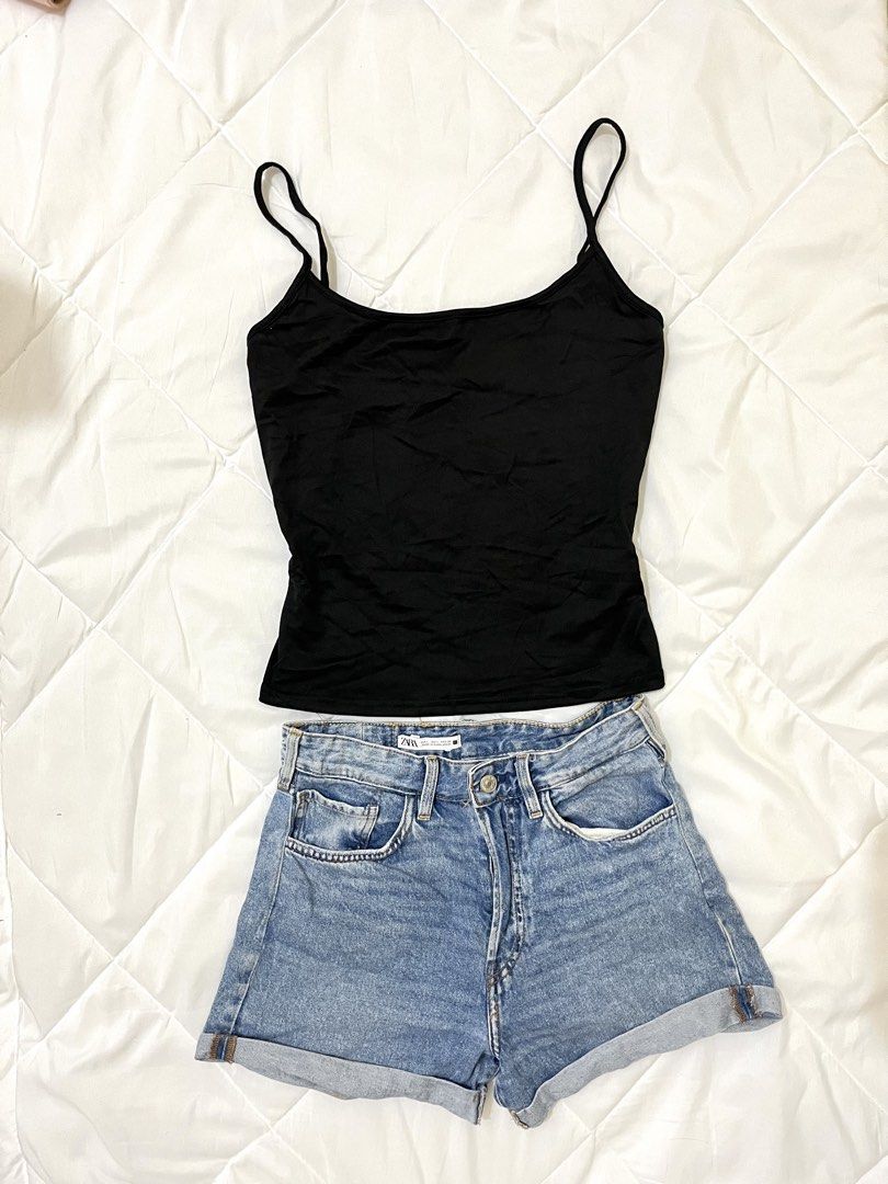 Basic Black tank Top (Category: Sleeveless) located in Marikina City. Submitted by eloxade.ee (Listing ID 1468560625, Image 1). Description: 🪞s-m. 🏷️ mine 99 10/10!.