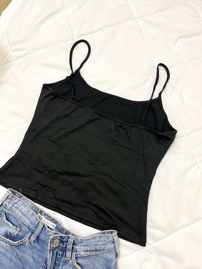 Basic Black tank Top (Category: Sleeveless) located in Marikina City. Submitted by eloxade.ee (Listing ID 1468560625, Image 3). Description: 🪞s-m. 🏷️ mine 99 10/10!.