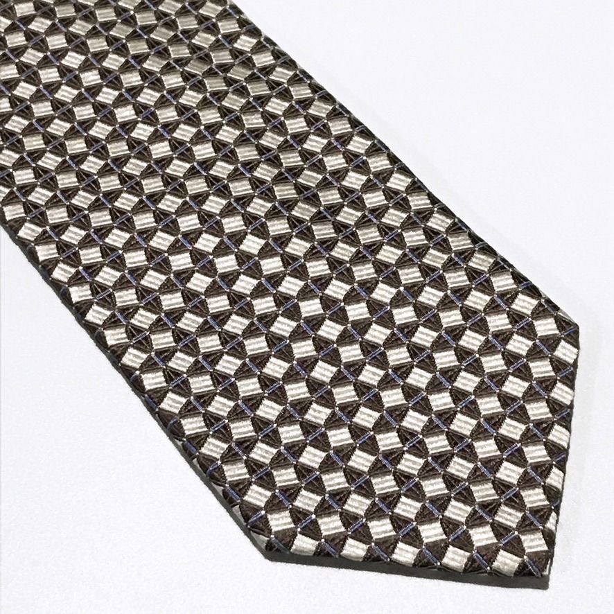 Basic ELLE Jacquard Textured Brown-Champagne Neck Tie (Category: Ties) located in Taguig. Submitted by retrogaze (Listing ID 1468529725, Image 2). Description: This necktie by ELLE (Basic Elle) is crafted with a subtle vertical ombre gradient transition, shifting smoothly from a soft champagne cream near the knot down to a warm bronze-chocolate brown toward the blade. The entire body features a complex geometric tile pattern composed of woven sat