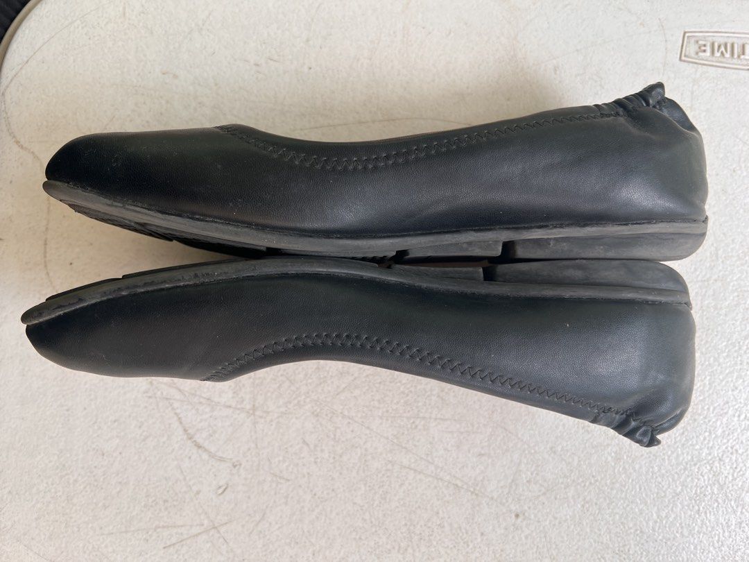 Bata Comfort Black Ballet Flats (Category: Flats & Sandals) located in Iloilo. Submitted by formycats (Listing ID 1468513532, Image 3). Description: NO BOX ; Used twice lang Brand: Bata Comfort - Color: Classic black - Style: Slip-on ballet flats with rounded toes - Comfort: Soft padded insoles for extra daily cushioning - Fit: Gathered elasticized heels for a secure, snug fit - Condition: Soles show very little wear, clean, and ready to wear.