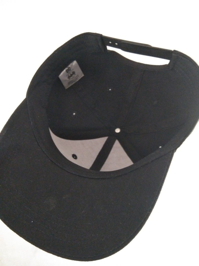 Batman Black Snapback Cap with Yellow Logo (Category: Caps & Hats) located in Manila. Submitted by tonycess16 (Listing ID 1468525287, Image 3). Description: - Authentic DC Comics merchandise with interior branding - Iconic embroidered yellow and black Batman logo on the front - Classic black snapback cap with a clean, structured shape - Adjustable plastic snap closure for a customizable, standard fit - Ideal for daily wear or as a gift for DC fan