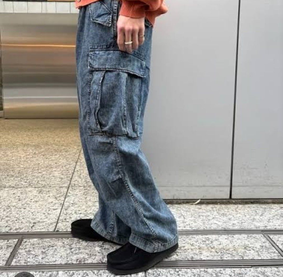 BEAMS DENIM CARGO PANTS (Category: Jeans) located in Dasmarinas. Submitted by oneofakind_98 (Listing ID 1468675899, Image 1). Description: BEAMS DENIM CARGO PANTS - Big pocket - Excellent condition - Authentic - Adjustab leg opening Measurement when Iaid flat Size Small on tag 16 inches waistline 40 inches length 40 inches outseam 25 inches inseam 13 inches thigh 13 inches frontrise 9.5 inches leg opening 3000 shipped via JNT.
