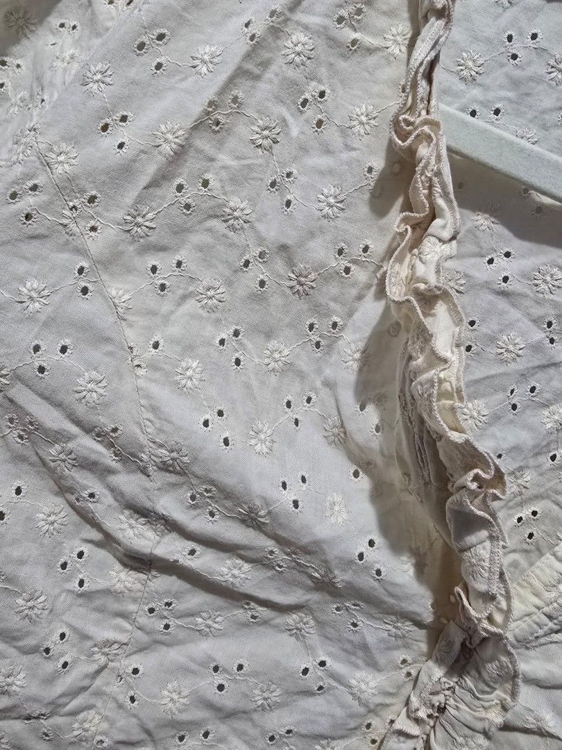 Beige Eyelet Lace Top (Category: Blouses) located in Quezon City. Submitted by dinesaur (Listing ID 1468687491, Image 2). Description: .