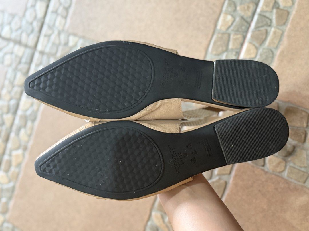 Beige Shoes (Category: Flats & Sandals) located in Quezon City. Submitted by relovedmebykay (Listing ID 1468570354, Image 2). Description: .