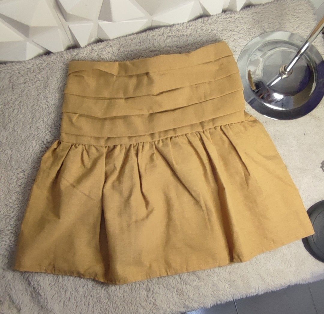 Beige Tube Top Small (Category: Blouses) located in Pasig City. Submitted by xcess_baggage (Listing ID 1468632344, Image 1). Description: .