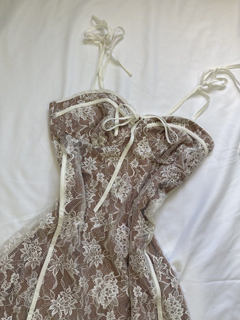 BEIGE WHITE DRESS (Category: Dresses) located in General Trias. Submitted by fellasunshine (Listing ID 1468649010, Image 2). Description: - rfs decluttering - no flaws - personal item.