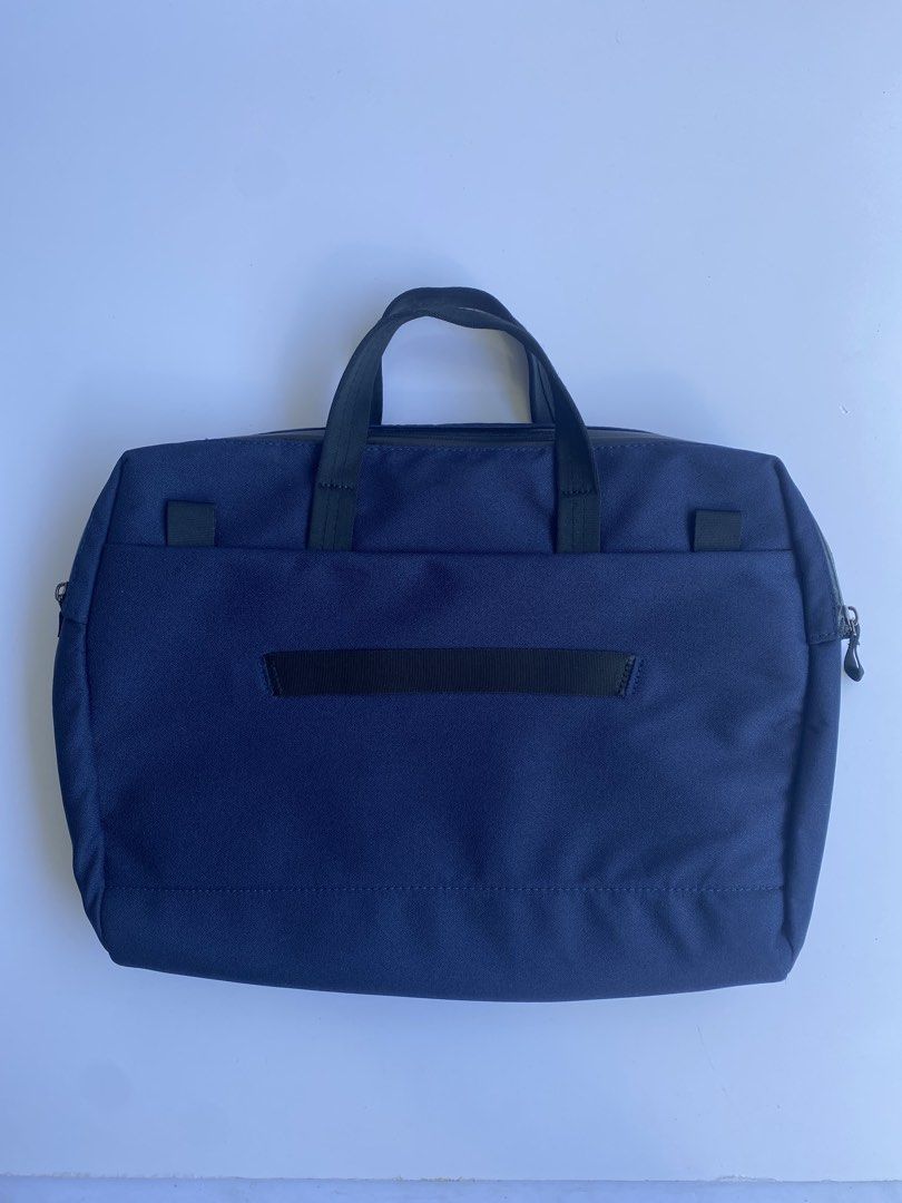 Bellroy Via Workbag Navy Blue (Category: Briefcases) located in Cavite. Submitted by benta_bounce (Listing ID 1468553774, Image 2). Description: DESIGN INSIGHTS • Excellent condition • Padded 16” laptop sleeve • Ultra-wide zip opening for easy access • Surprisingly spacious main compartment • Raised internal mesh zip pocket • External quick-access pocket with key clip • Detachable padded shoulder strap • Soft, rolled-edge webbing handles • Water-