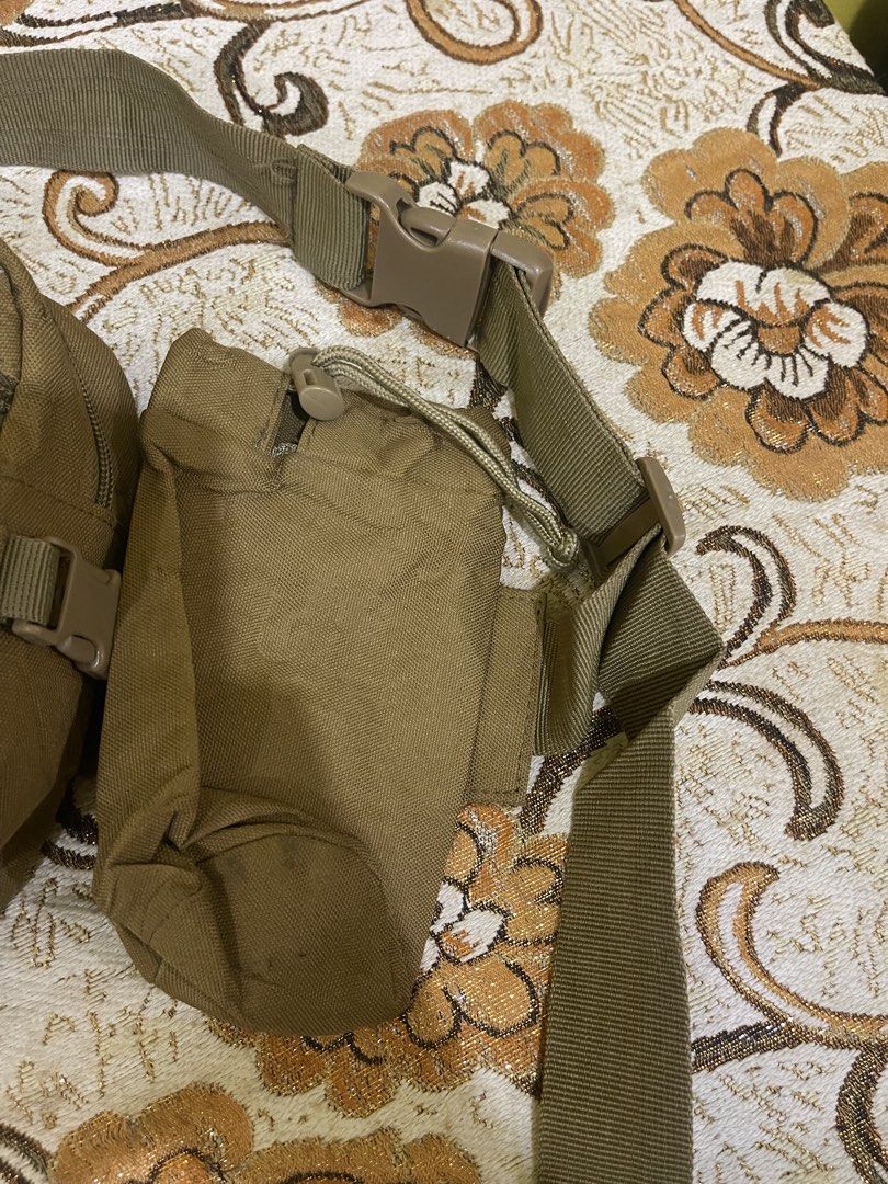 Belt Bag (Category: Belt bags, Clutches and Pouches) located in Marikina City. Submitted by greatfindsmnlph (Listing ID 1468683340, Image 3). Description: Belt Bag Price: 250 Size: Small Width: 12.5 Length: 9 Color: Army Green Color Rate: 10/10 Condition: 9.8/10 Very nice in actual.