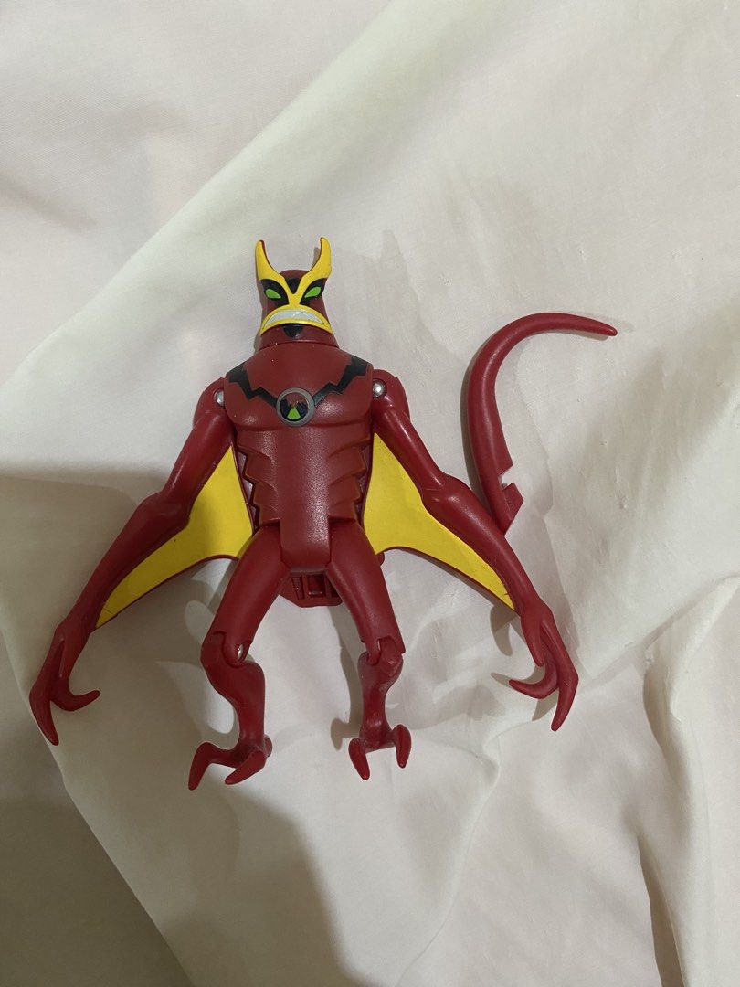 Ben 10 Jetray Action Figure (Category: Action & Battle Toys) located in Manila. Submitted by isellprelovedtoys (Listing ID 1468674199, Image 1). Description: Slight scratch on the chess Tail can still be putted.