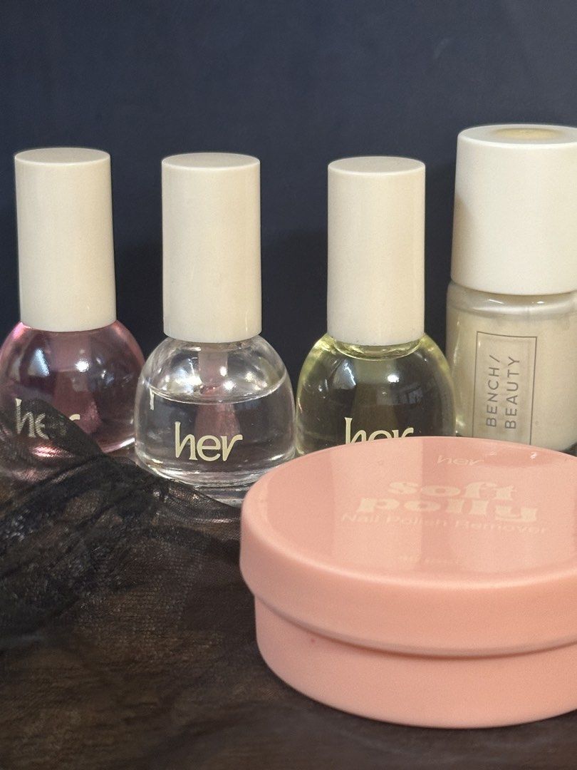 Bench and Her soft polly Set (Category: Hands & Nails) located in Baguio. Submitted by prettygirl_kaplaan (Listing ID 1468597257, Image 1). Description: Vegan and easy to clean !! Used thrice only. The polish remover is oil and not acetone so v healthy for the nails and skin and nose !!.