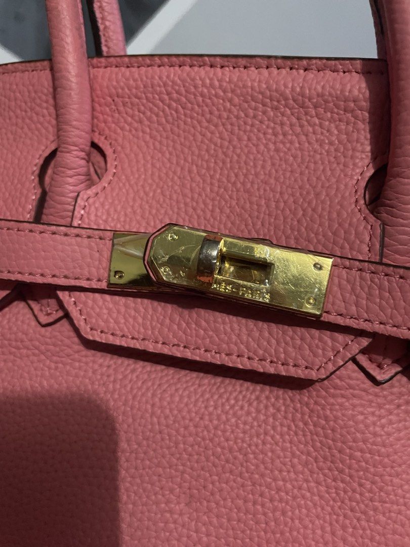 Biirr kiinnn Her Mes (Category: Luxury Bags & Wallets) located in San Carlos. Submitted by graciahoney (Listing ID 1468578995, Image 2). Description: ganda ng leather nya at naka plastic pa mga bakal nya. Hindi OG pero ang ganda ng quality ng leather nya. .