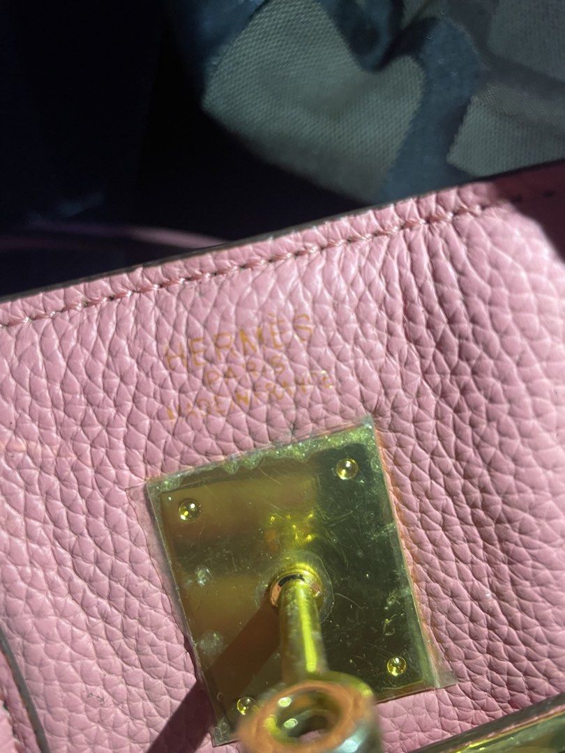 Biirr kiinnn Her Mes (Category: Luxury Bags & Wallets) located in San Carlos. Submitted by graciahoney (Listing ID 1468578995, Image 3). Description: ganda ng leather nya at naka plastic pa mga bakal nya. Hindi OG pero ang ganda ng quality ng leather nya. .