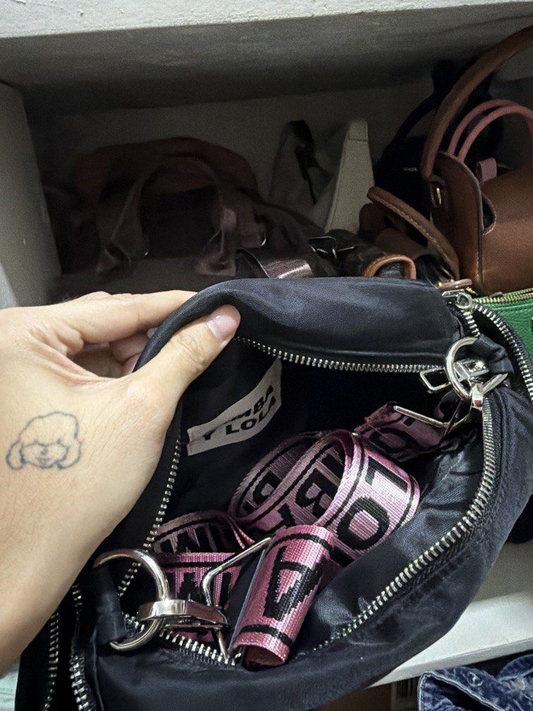 Bimby Lola (Category: Cross-body Bags) located in Pasig City. Submitted by rashamd (Listing ID 1468633050, Image 2). Description: 📌OG.