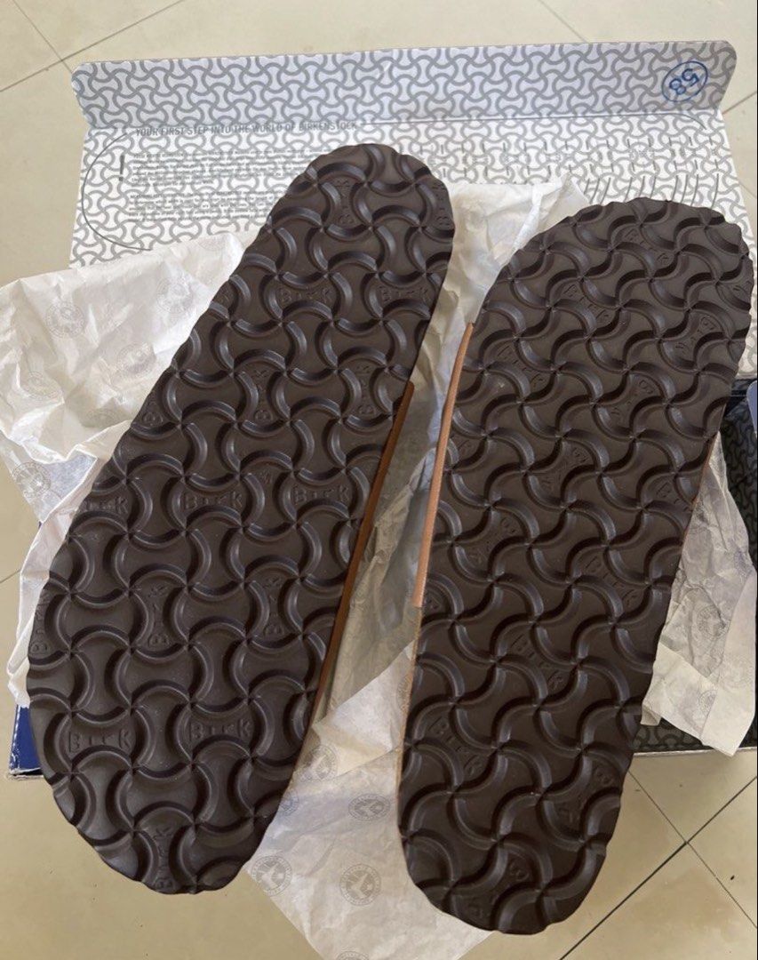 Birkentock (Category: Slippers and slides) located in Las Pinas. Submitted by gaeley (Listing ID 1468521004, Image 3). Description: see details on pics 💯 authentic .