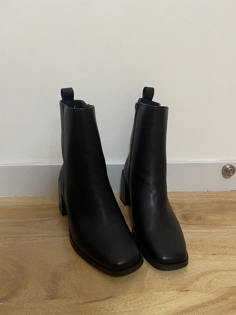 Black ankle length boots (Category: Boots) located in Taguig. Submitted by yelyah12 (Listing ID 1468605860, Image 1). Description: Bought from London Rag on sale last Aug 2026 but runs small on me.
