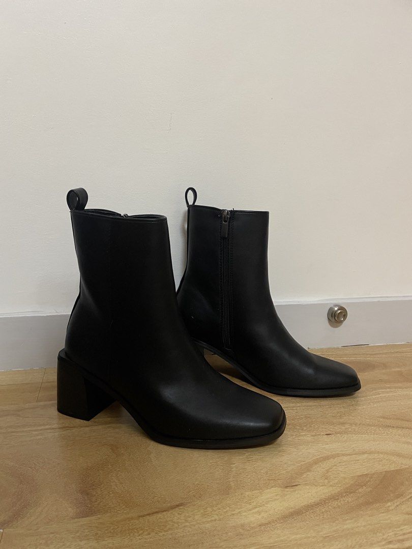 Black ankle length boots (Category: Boots) located in Taguig. Submitted by yelyah12 (Listing ID 1468605860, Image 2). Description: Bought from London Rag on sale last Aug 2026 but runs small on me.