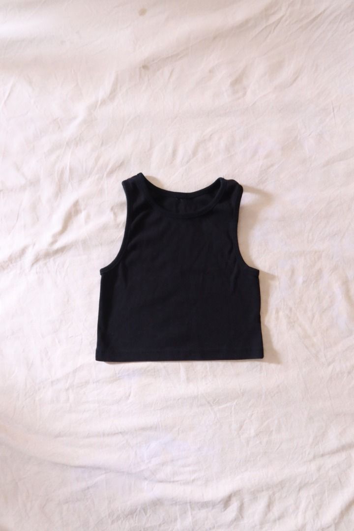 Black Crew Neck Crop Tank Top (Category: Sleeveless) located in Manila. Submitted by imama23 (Listing ID 1468536033, Image 2). Description: Condition: 7/10 Size: XXS-XS Location: Manila Shipping - Payment first before shipping - J&T, Grab, Lalamove (Buyer may choose preferred courier) - MOP: GCASH, Bank Transfer - Shipping to be shouldered by buyer .