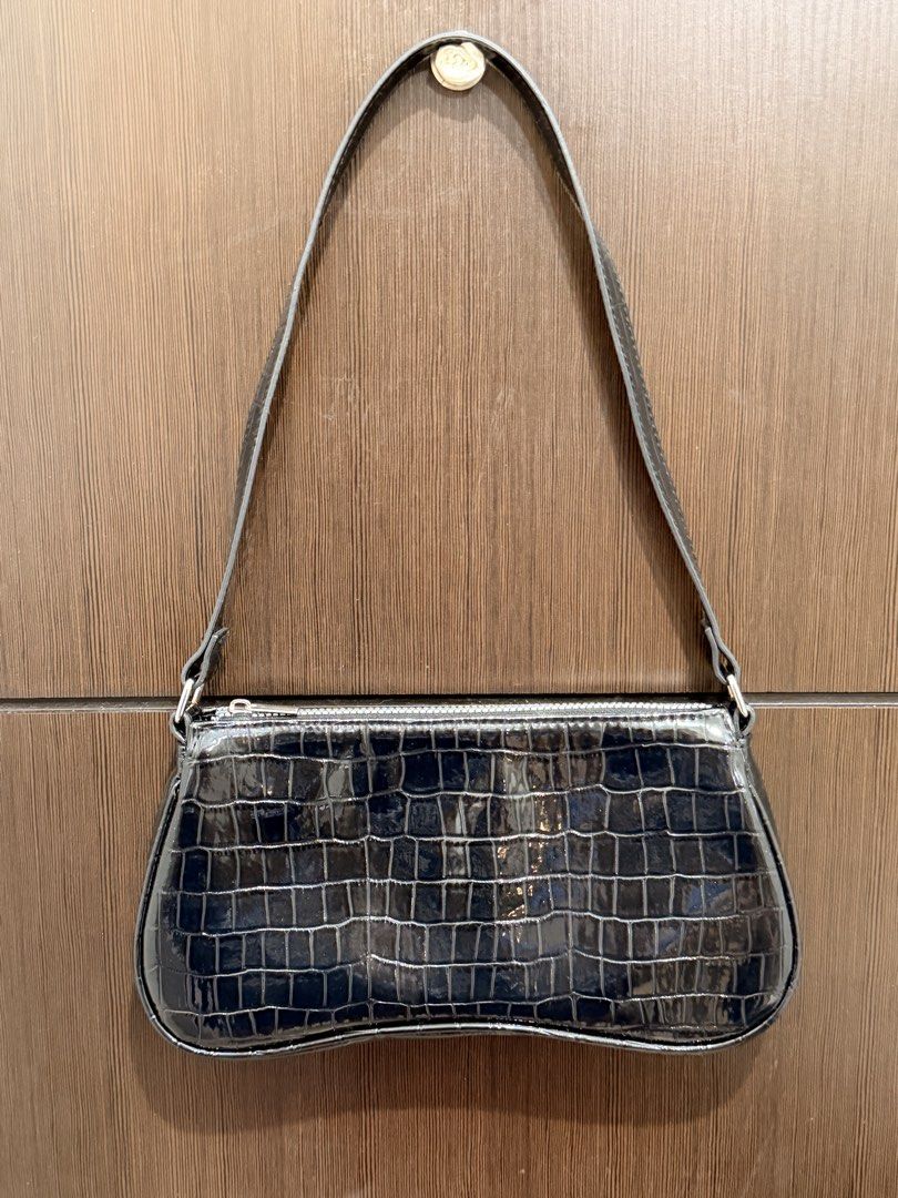 Black Croc H&M Shoulder Bag (Category: Shoulder Bags) located in Manila. Submitted by luckymoon_627 (Listing ID 1468686093, Image 1). Description: Used 2-3 times only on special occasions Mode of Payment: - Gcash - GoTyme.