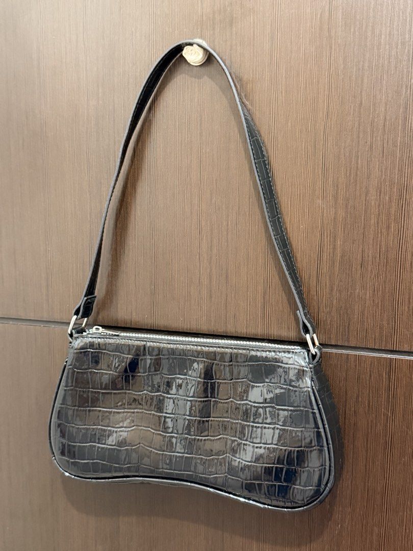 Black Croc H&M Shoulder Bag (Category: Shoulder Bags) located in Manila. Submitted by luckymoon_627 (Listing ID 1468686093, Image 2). Description: Used 2-3 times only on special occasions Mode of Payment: - Gcash - GoTyme.