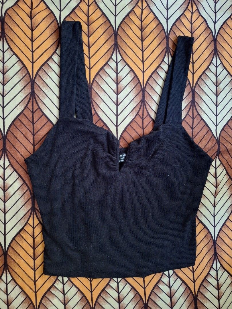 Black Crop Top (Category: Sleeveless) located in Manila. Submitted by bitna44 (Listing ID 1468551928, Image 1). Description: medium to large.