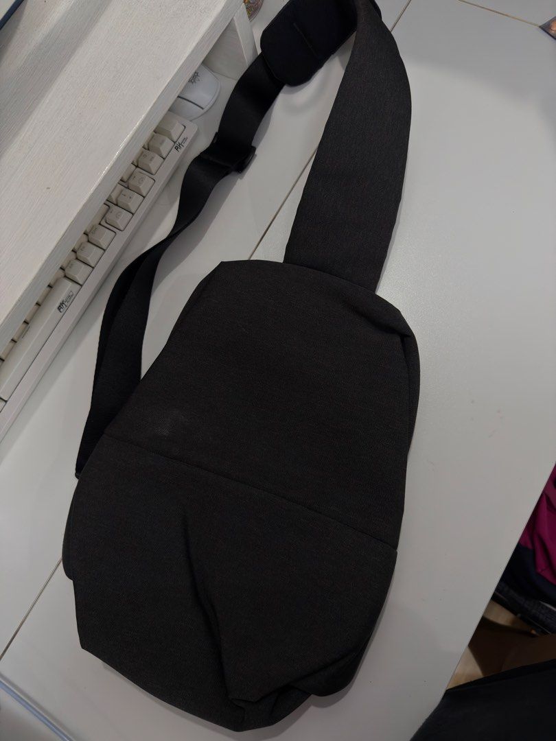 Black Crossbody Sling Bag Chest Pack (Category: Sling Bags) located in Manila. Submitted by chi.declutter (Listing ID 1468522978, Image 1). Description: - Color: Black with dark grey panels - Material: Clean canvas with minimal wear - Comfort: Adjustable strap and padded back - Storage: Zippered compartments and handy side loops - Ideal for: Daily commutes, school, or travel Free delivery for those who will avail 5 items and above..