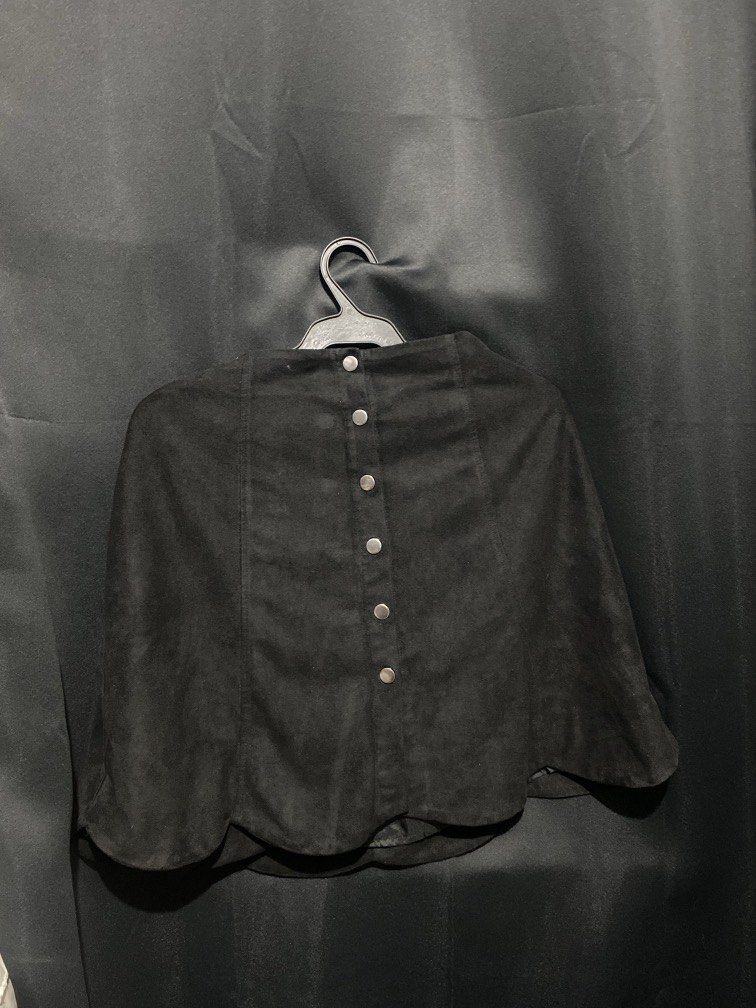 Black Cute Skirt (Category: Skirts) located in Paranaque City. Submitted by things.jesspreloved (Listing ID 1468595440, Image 1). Description: Buy any in the listing and get this for free.
