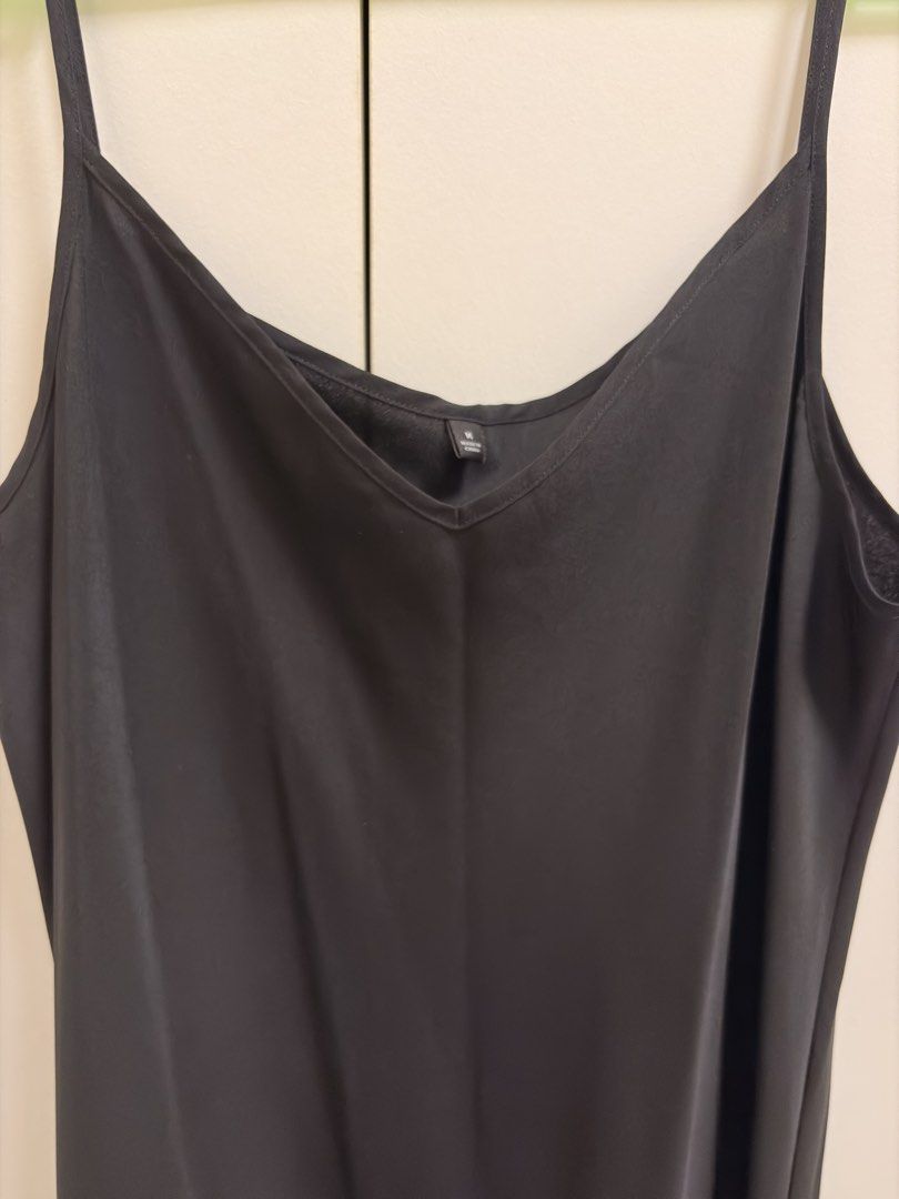 H & M Black dress (Category: Dresses) located in Quezon City. Submitted by j.styles (Listing ID 1468673546, Image 2). Description: Length 34 inches.