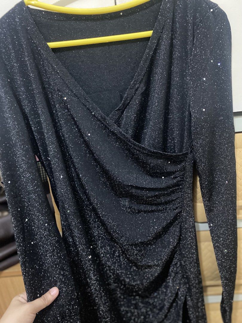 Black dress (Category: Dresses) located in Pasig City. Submitted by avery4444 (Listing ID 1468705733, Image 3). Description: Never nasuot, nastock nlang sa closet ko .