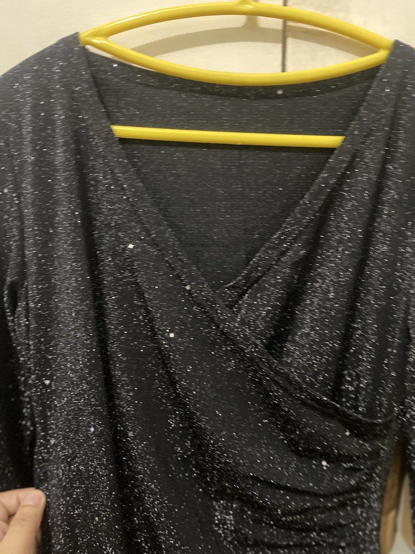 Black dress (Category: Dresses) located in Pasig City. Submitted by avery4444 (Listing ID 1468705733, Image 2). Description: Never nasuot, nastock nlang sa closet ko .