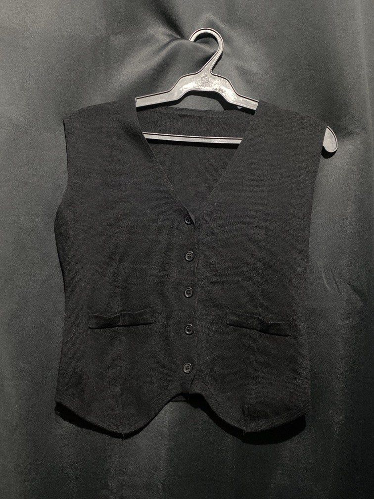Black Elegant Sleeve Top (Category: Sleeveless) located in Paranaque City. Submitted by things.jesspreloved (Listing ID 1468594254, Image 1). Description: .