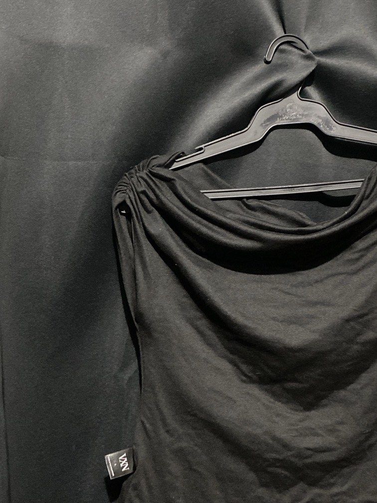 Black Elegant Top - One down sleeves (Category: Shirts) located in Paranaque City. Submitted by things.jesspreloved (Listing ID 1468595888, Image 2). Description: .