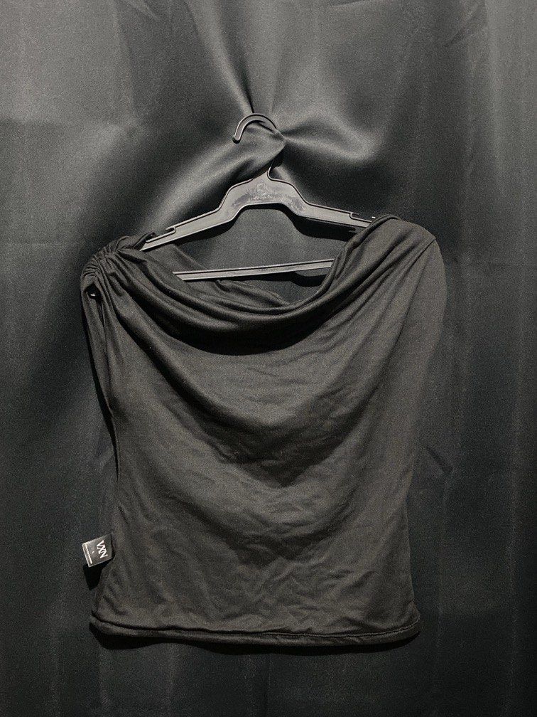 Black Elegant Top - One down sleeves (Category: Shirts) located in Paranaque City. Submitted by things.jesspreloved (Listing ID 1468595888, Image 1). Description: .