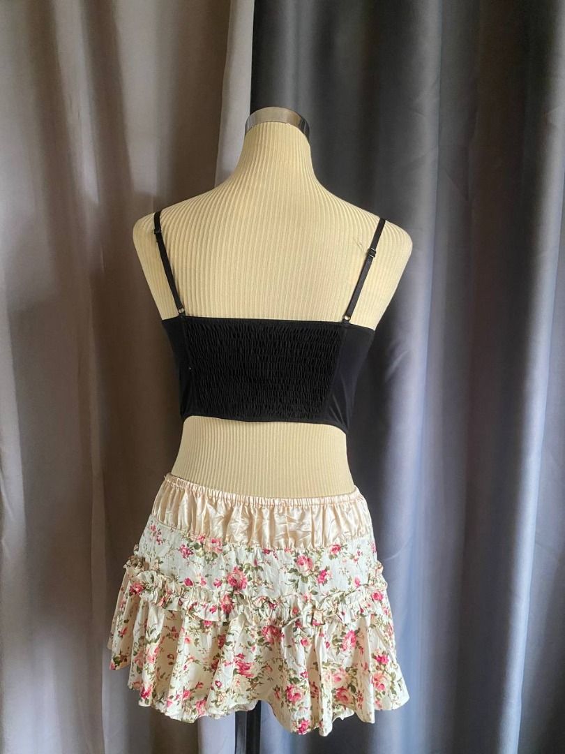 Black Front-Hook Underwire Corset Top (Category: Sleeveless) located in Cagayan de Oro. Submitted by curated_closetph (Listing ID 1468555783, Image 3). Description: — Size: S - M — Color: Black — Underwired padded cups for shape and lift — Front hook-and-eye closure system — Adjustable spaghetti shoulder straps — Stretchy smocked back panel for a flexible fit — V-shaped pointed asymmetrical hemline — Can negotiate the price — 🛒 Shop more to get 