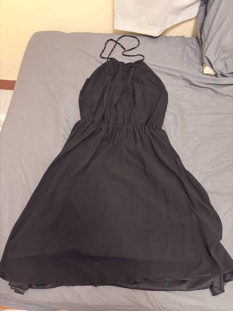 Black halter dress (Category: Dresses) located in Quezon City. Submitted by j.styles (Listing ID 1468677568, Image 1). Description: Length 39 inches.