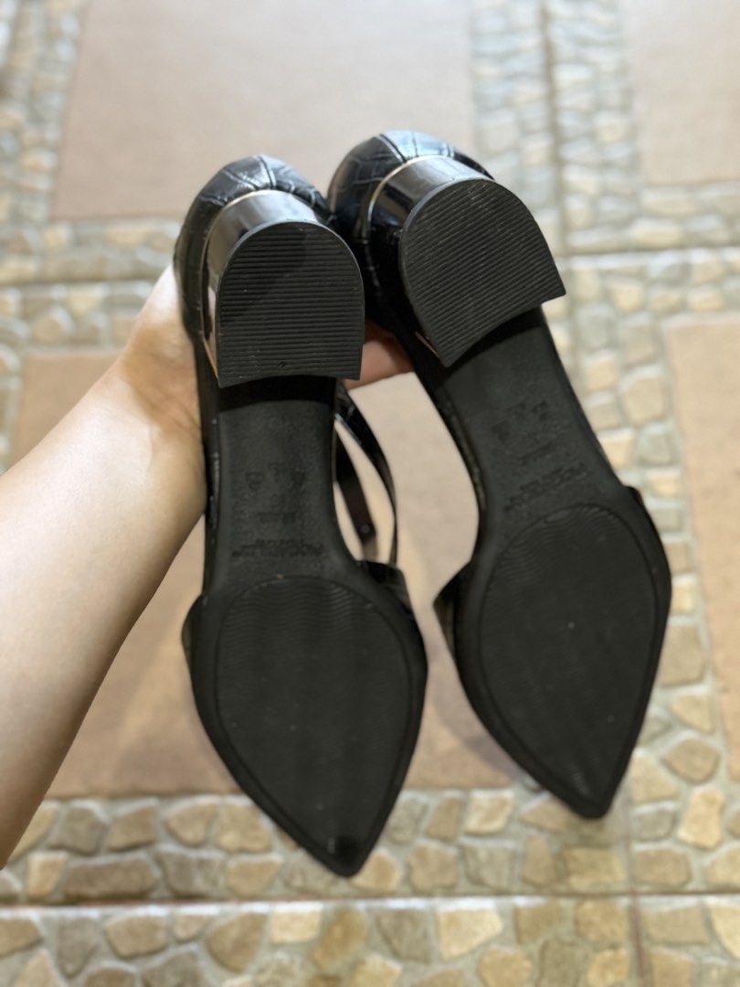 Black Heels (Category: Heels) located in Quezon City. Submitted by relovedmebykay (Listing ID 1468570669, Image 2). Description: .
