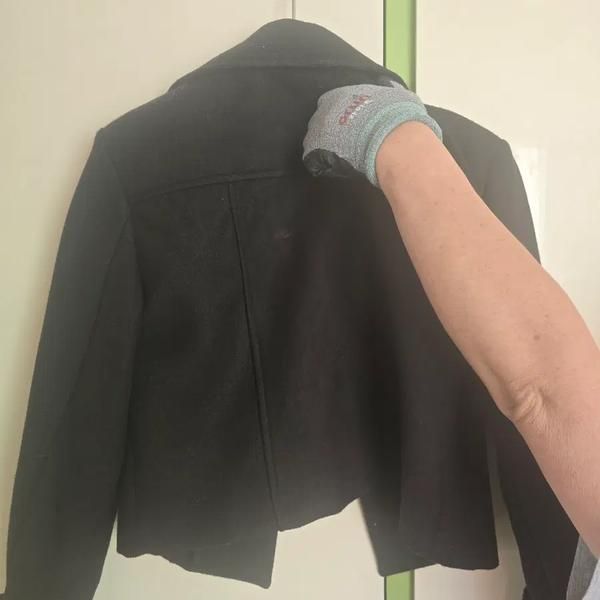 Black Jacket (Category: Coats, Jackets and Outerwear) located in Singapore. Submitted by bunjangpartners (Listing ID 1468682913, Image 2). Description: This is a clean black women's jacket. The design is simple, making it an item that can be easily coordinated with anything. The condition is clean, so you can wear it with ease. If you have no further questions, you can proceed with secure payment right away! --[Before You Buy]-- Sourced from Bunj