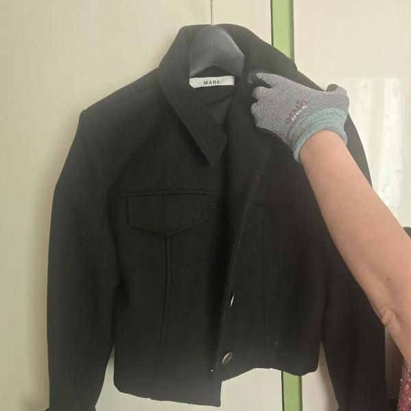 Black Jacket (Category: Coats, Jackets and Outerwear) located in Singapore. Submitted by bunjangpartners (Listing ID 1468682913, Image 1). Description: This is a clean black women's jacket. The design is simple, making it an item that can be easily coordinated with anything. The condition is clean, so you can wear it with ease. If you have no further questions, you can proceed with secure payment right away! --[Before You Buy]-- Sourced from Bunj