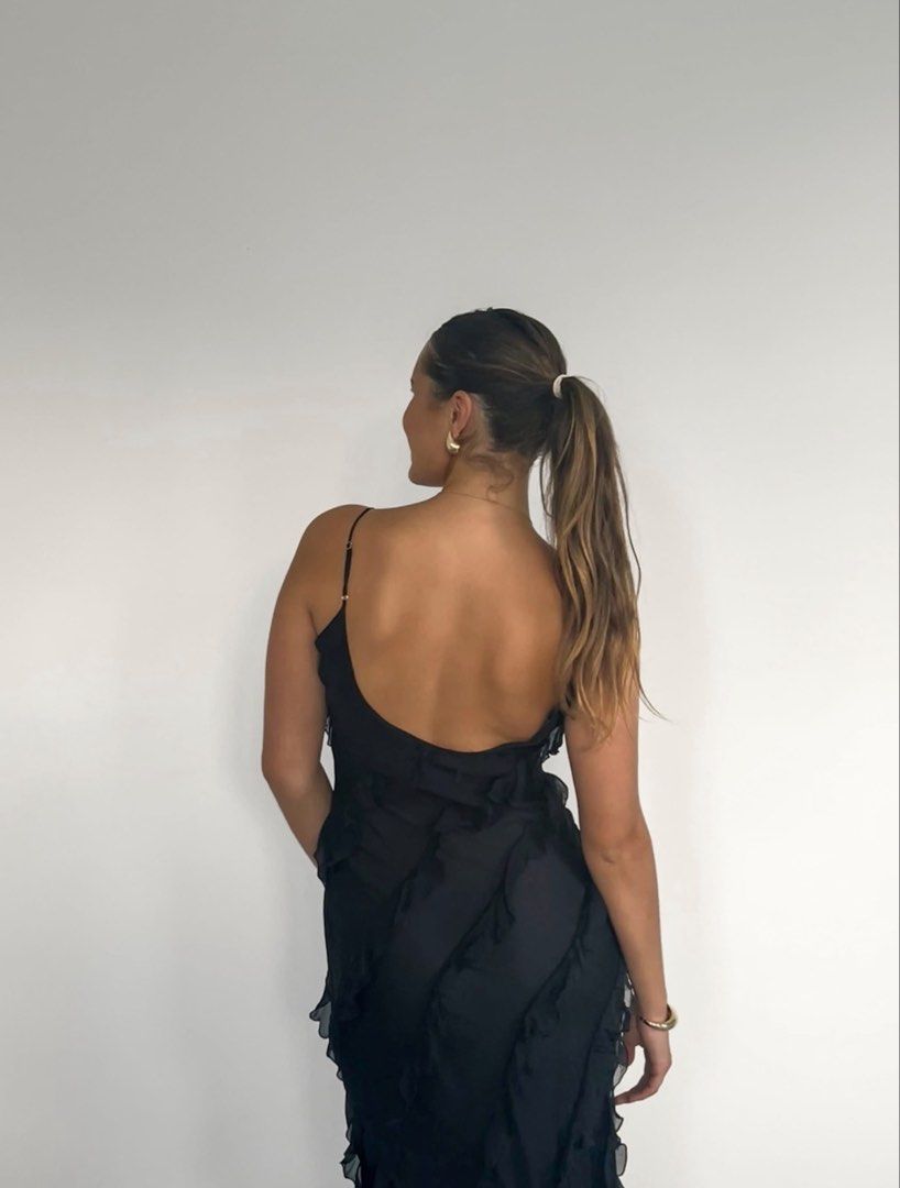 black maxi dress (Category: Dresses) located in Pasig City. Submitted by h0tsalami (Listing ID 1468558357, Image 1). Description: .