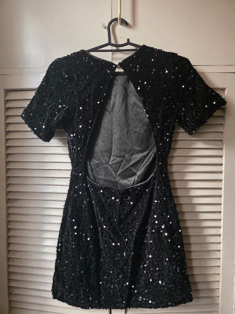 Black Sequin Backless Dress (Category: Dresses) located in Manila. Submitted by introvertedcat_cm3632 (Listing ID 1468570707, Image 3). Description: -used once -Good condition -Wala na paggagamitan.