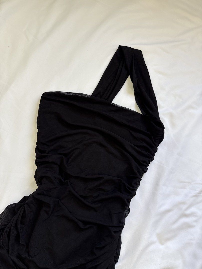 BLACK SEXY DRESS (Category: Dresses) located in General Trias. Submitted by fellasunshine (Listing ID 1468649622, Image 2). Description: - rfs decluttering - no flaws - personal item.